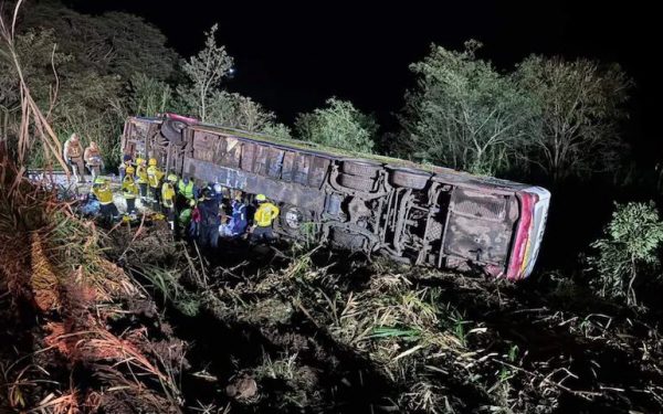 Tres paraguayas mueren tras vuelco de un bus en Brasil