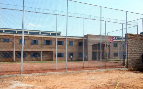 Dos reos escapan de la cárcel de Misiones e investigarán a los guardias