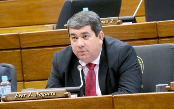 Exdiputado va a juicio por presunto negociado con la merienda escolar