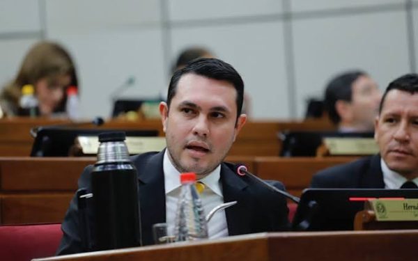 Juez ordena al JEM divulgar resoluciones firmadas por Hernán Rivas