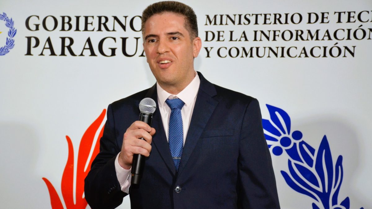Sindicato de Periodistas exige la destitución del ministro Villate
