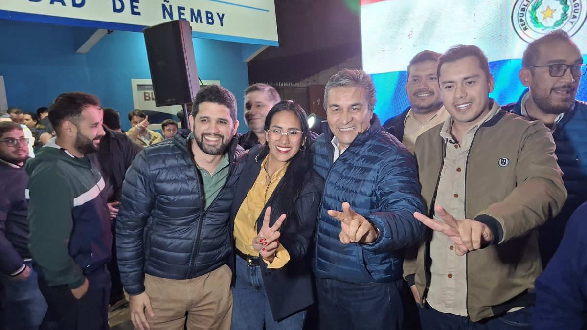 Lanzoni se posiciona en Ñemby y recibe el apoyo de Prieto