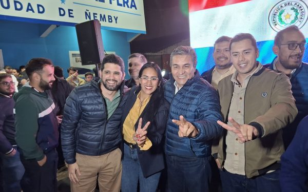 Lanzoni se posiciona en Ñemby y recibe el apoyo de Prieto