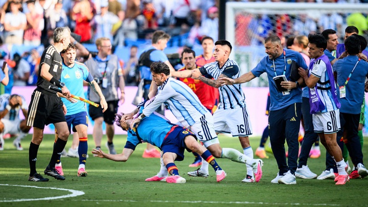 Paredes recibe una dura sanción de FIFA por los incidentes en la final del Mundial