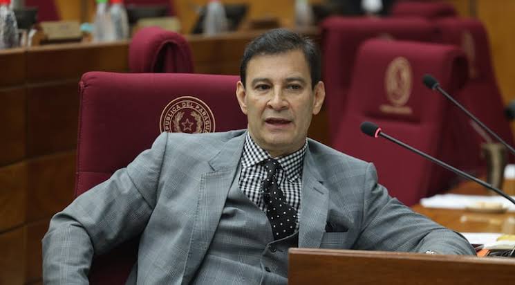 Ovelar insiste con aumentar impuestos y estima recaudar hasta USD 1.000 millones