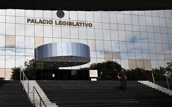 El Estado adjudicó G. 1,44 billones en seguros médicos privados desde 2023
