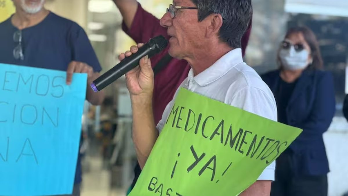 Pacientes trasplantados se movilizan frente al IPS por falta de medicamentos