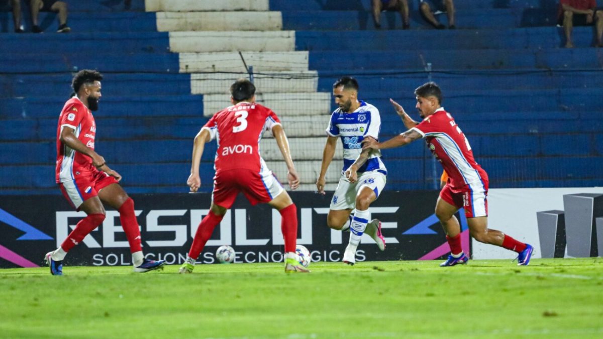 Nacional y 2 de Mayo se enfrentan en un duelo clave por el Clausura