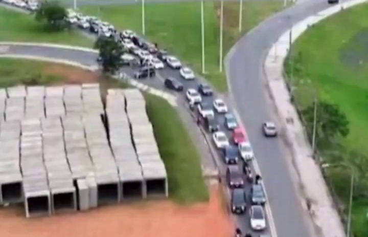 Cierre de la costanera norte provoca largas filas de vehículos en Asunción