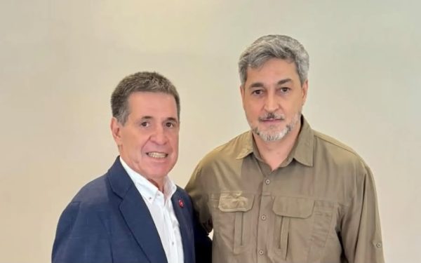 Cartes y Abdo se reúnen en plena crisis de Honor Colorado