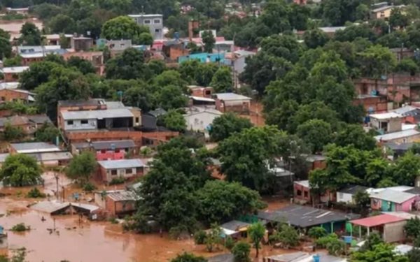 Crecida del Paraná afecta a unas 5.000 familias en Paraguay