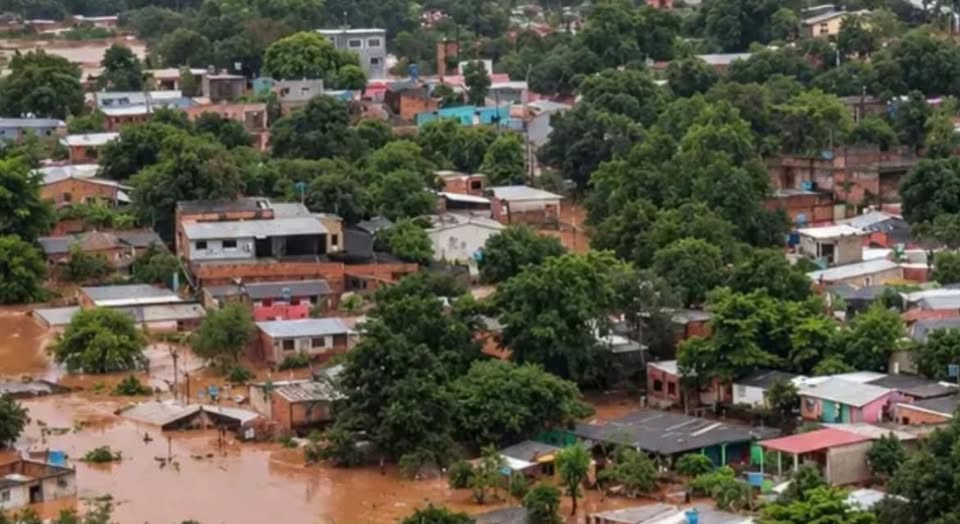 Crecida del Paraná afecta a unas 5.000 familias en Paraguay