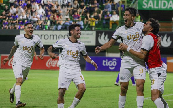 Libertad reacciona en los minutos finales y es semifinalista de la Copa Paraguay
