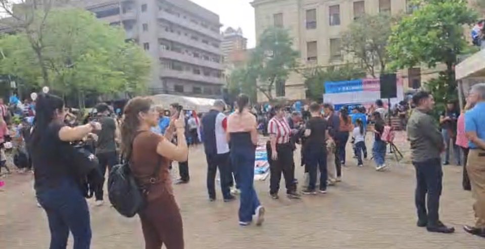 Senado quedó sin cuórum dos veces mientras legisladores se sumaban a marcha provida