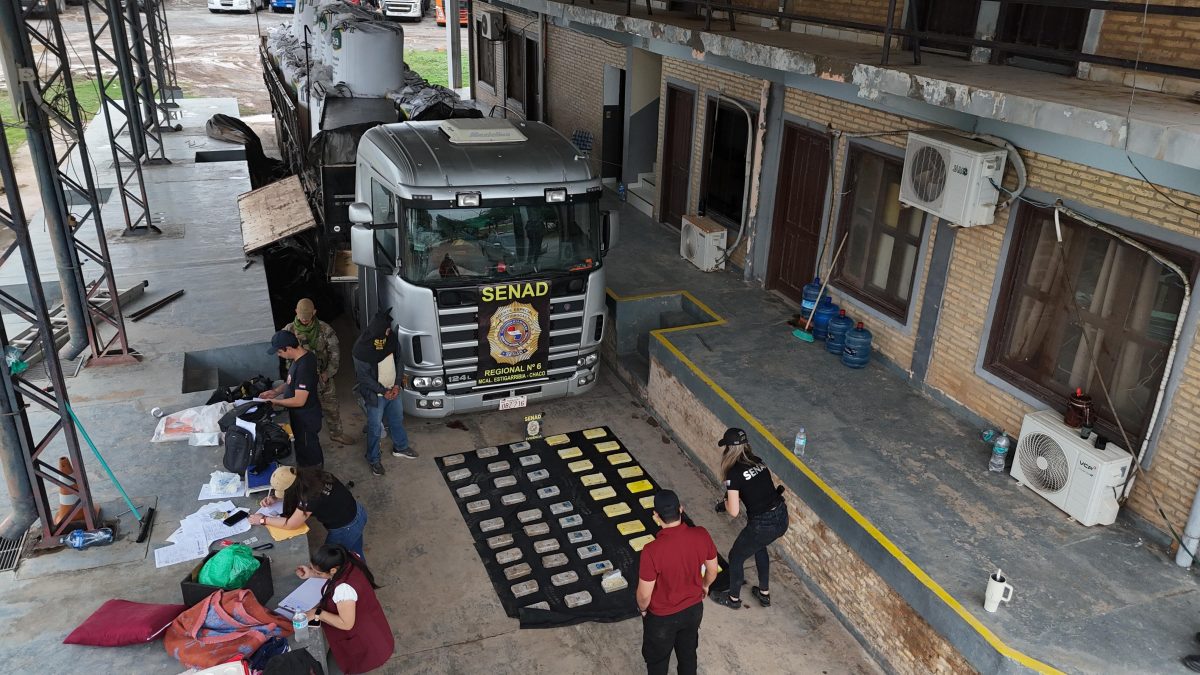 Incautan 52,4 kilos de cocaína ocultos en un camión de fertilizantes en el Chaco