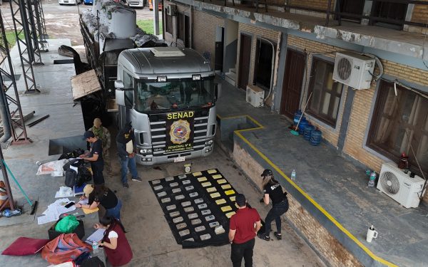 Incautan 52,4 kilos de cocaína ocultos en un camión de fertilizantes en el Chaco