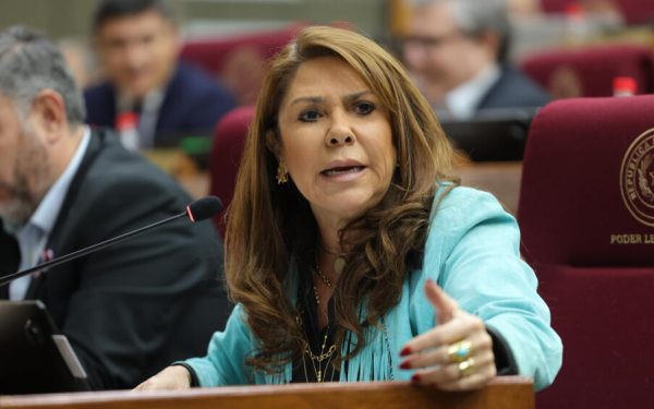 Celeste Amarilla celebra crisis en el cartismo y cuestiona liderazgo de Cartes
