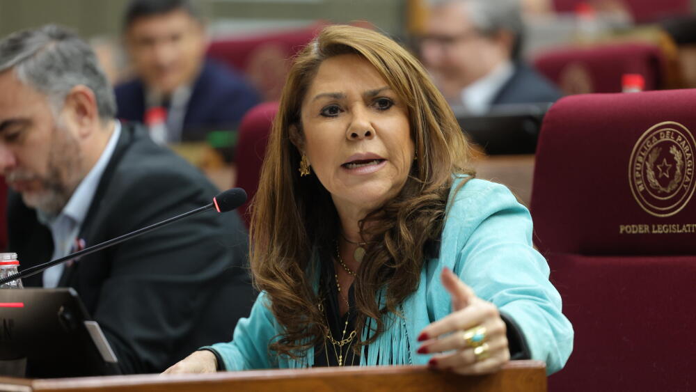 Celeste Amarilla celebra crisis en el cartismo y cuestiona liderazgo de Cartes